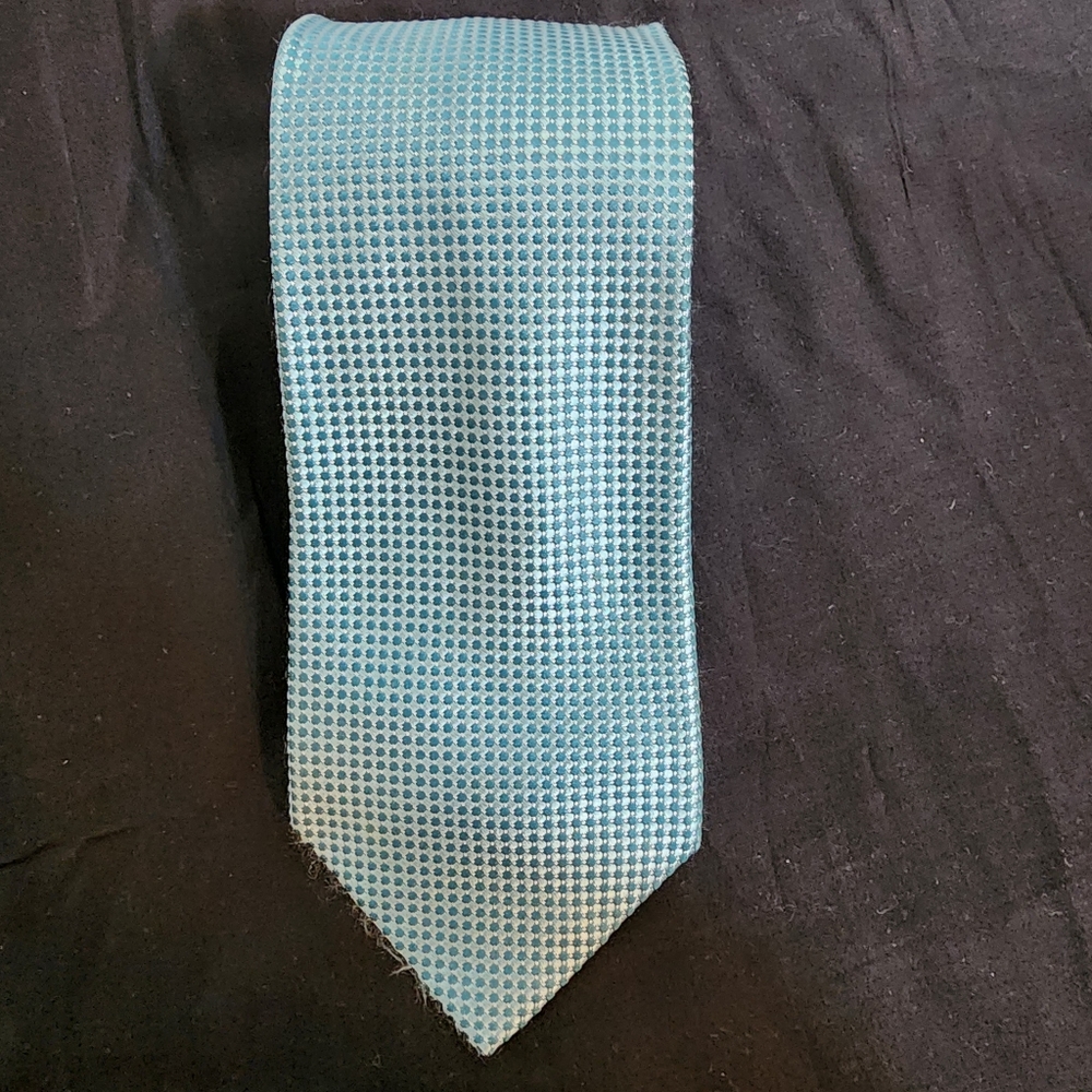 Vintage Izod Tie, 100% silk. Light Blue, 60x3.5 in.